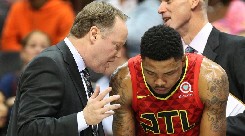 Hawks coach Mike Budenholzer confers with Kent Bazemore.