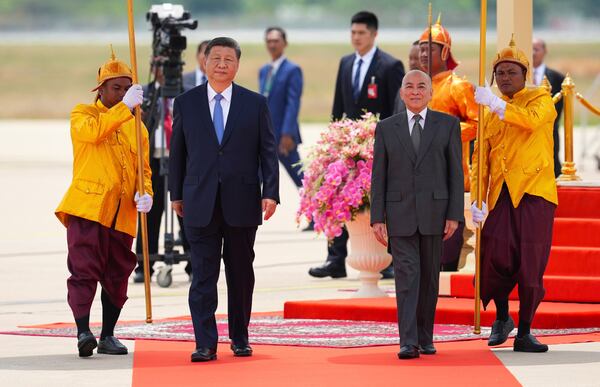 In this photo released by Agence Kampuchea Press (AKP), Cambodia's King Norodom Sihamoni, center right, and Chinese President Xi Jingping, center left, attend a welcome ceremony at Phnom Penh International Airport in Phnom Penh, Cambodia, Thursday, April 17, 2025. (AKP via AP)