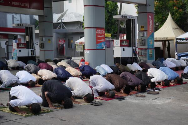 Muslims perform an Eid al-Fitr prayer that marks the end of the holy fasting month of Ramadan, at a gas station in Jakarta, Indonesia, Monday, March 31, 2025. (AP Photo/Dita Alangkara)