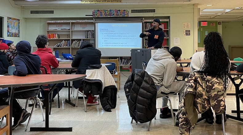 Brooklyn native and MESA college counselor Jay Green leads a workshop on  goal setting for Alumni Lab students. (Kayla Mejia)