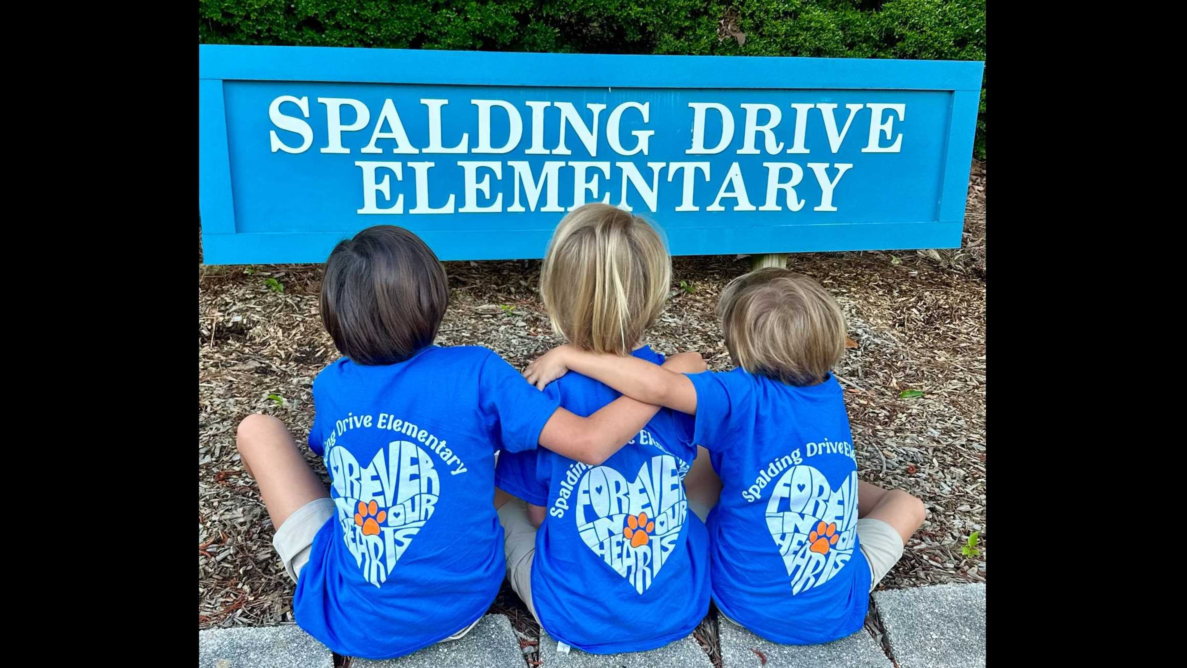 Spalding Drive Elementary School held an "Open House" for families, staff and alumni recently. The community perused old yearbooks and visited classrooms as they said "farewell" to the Sandy Springs school. (Courtesy of Emily Bell)
