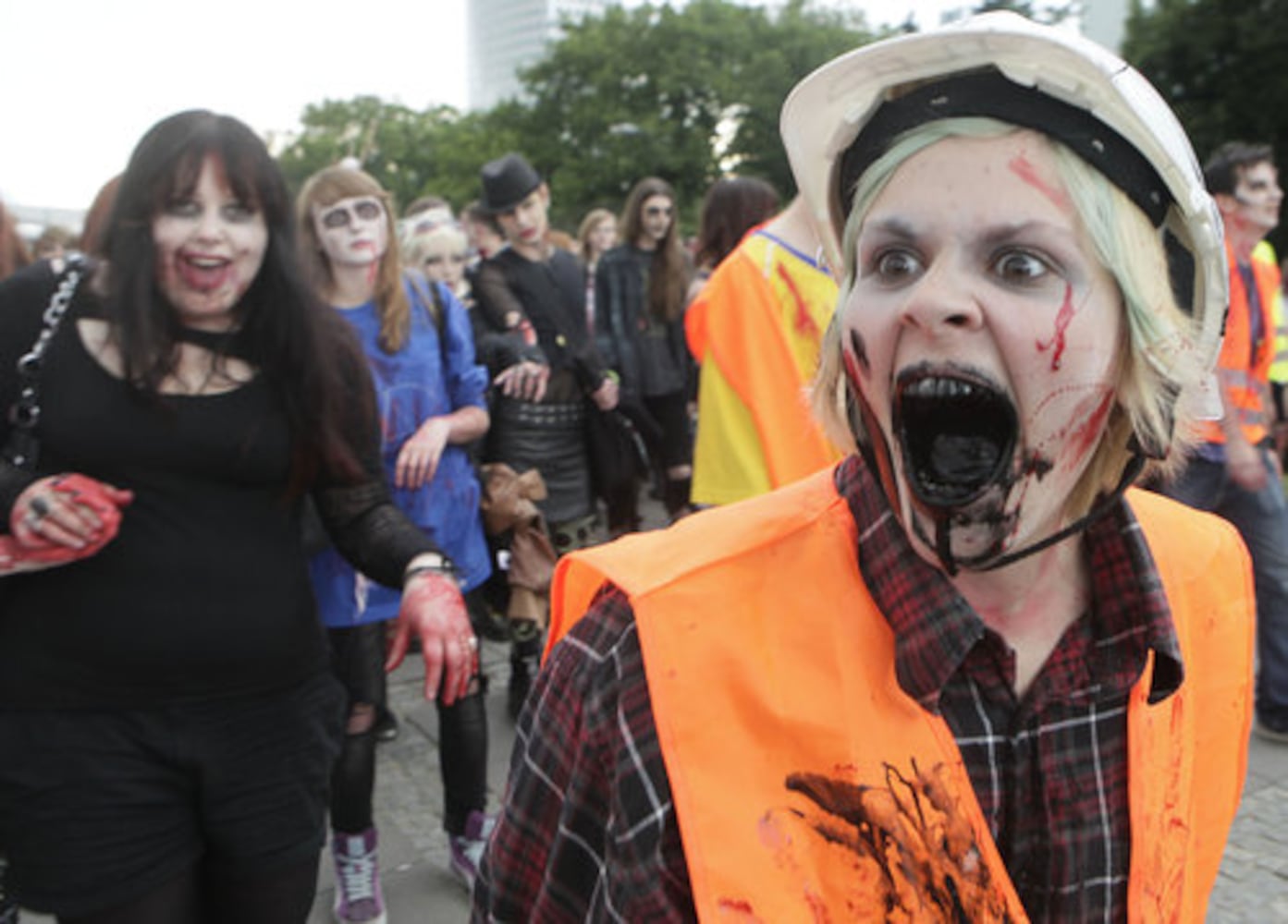 Zombie parade honors Michael Jackson's 'Thriller'