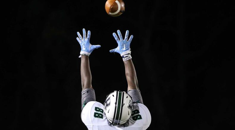 Tyneil Hopper, a four-star tight end from Roswell, signed with Boise State on Wednesday over offers from Alabama, Auburn, North Carolina and others.