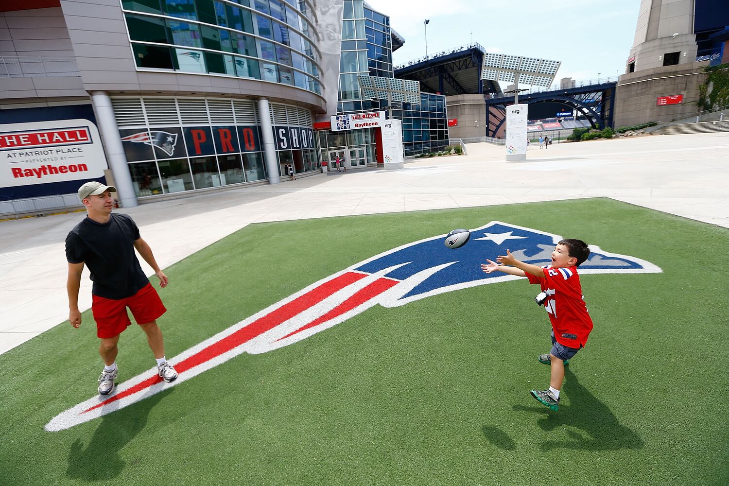 Patriots fans trade Aaron Hernandez jerseys