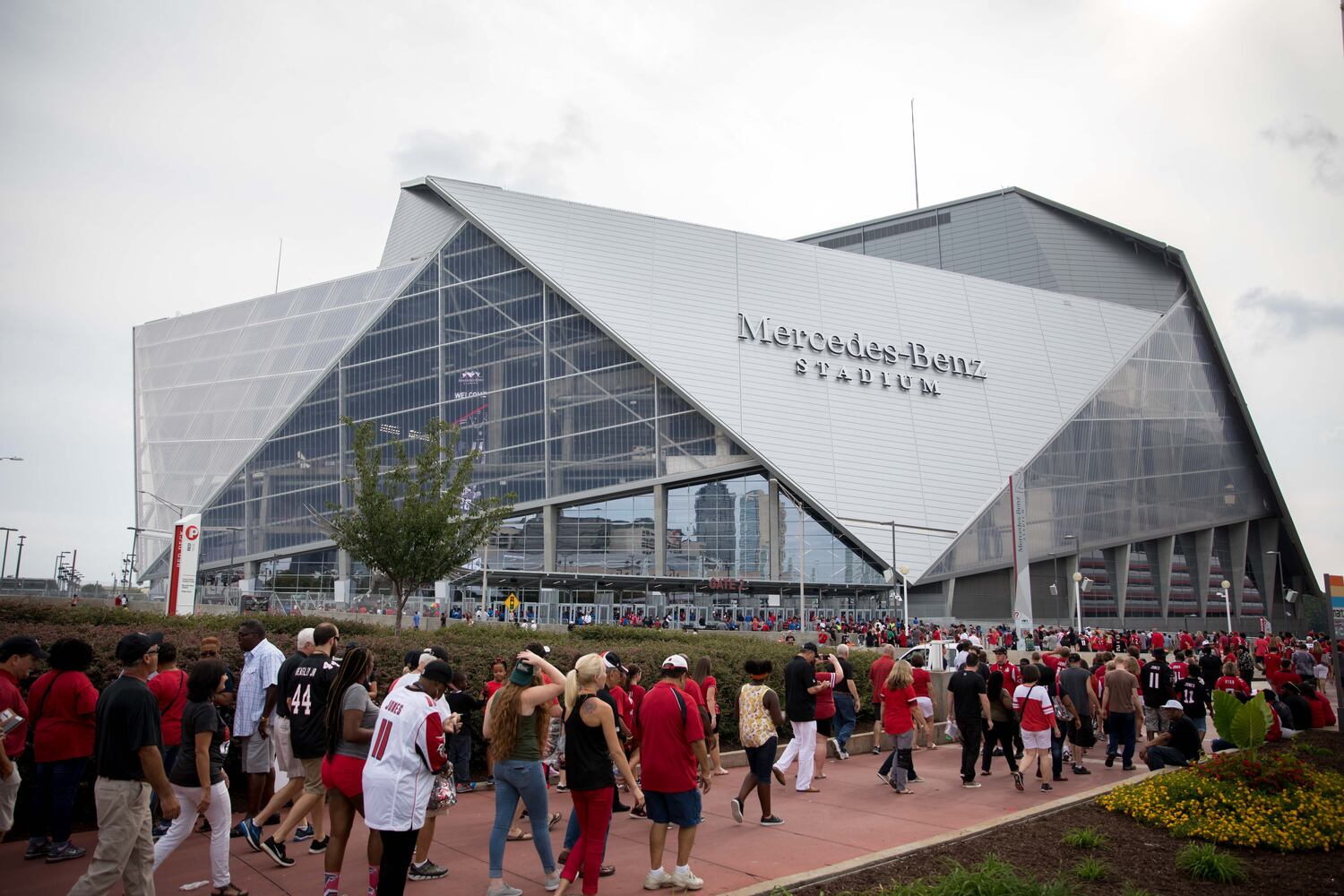 Photos: The scene at the Falcons’ new Mercedes-Benz Stadium