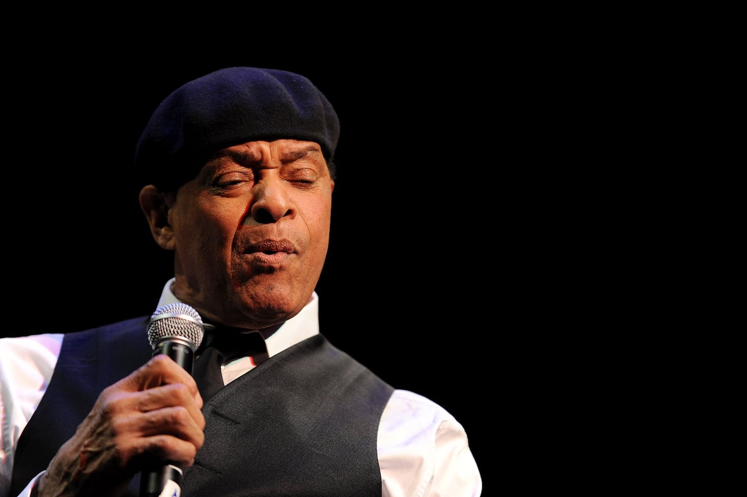 Seven-time Grammy-winning singer dies at 76