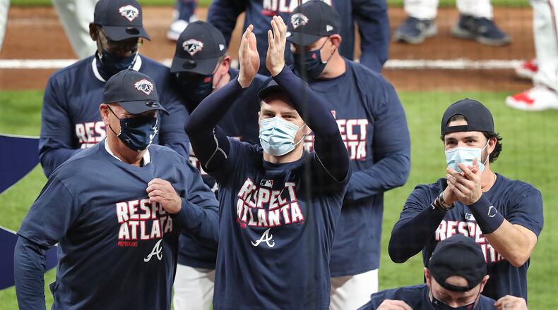 092220 Atlanta: Atlanta Braves manager Brian Snitker (from left), Freddie Freeman, and Dansby Swanson celebrate clinching their third consecutive National League East championship title with a 11-1 victory over the Miami Marlins in a MLB baseball game on Tuesday, Sept. 22, 2020 in Atlanta. “Curtis Compton / Curtis.Compton@ajc.com”