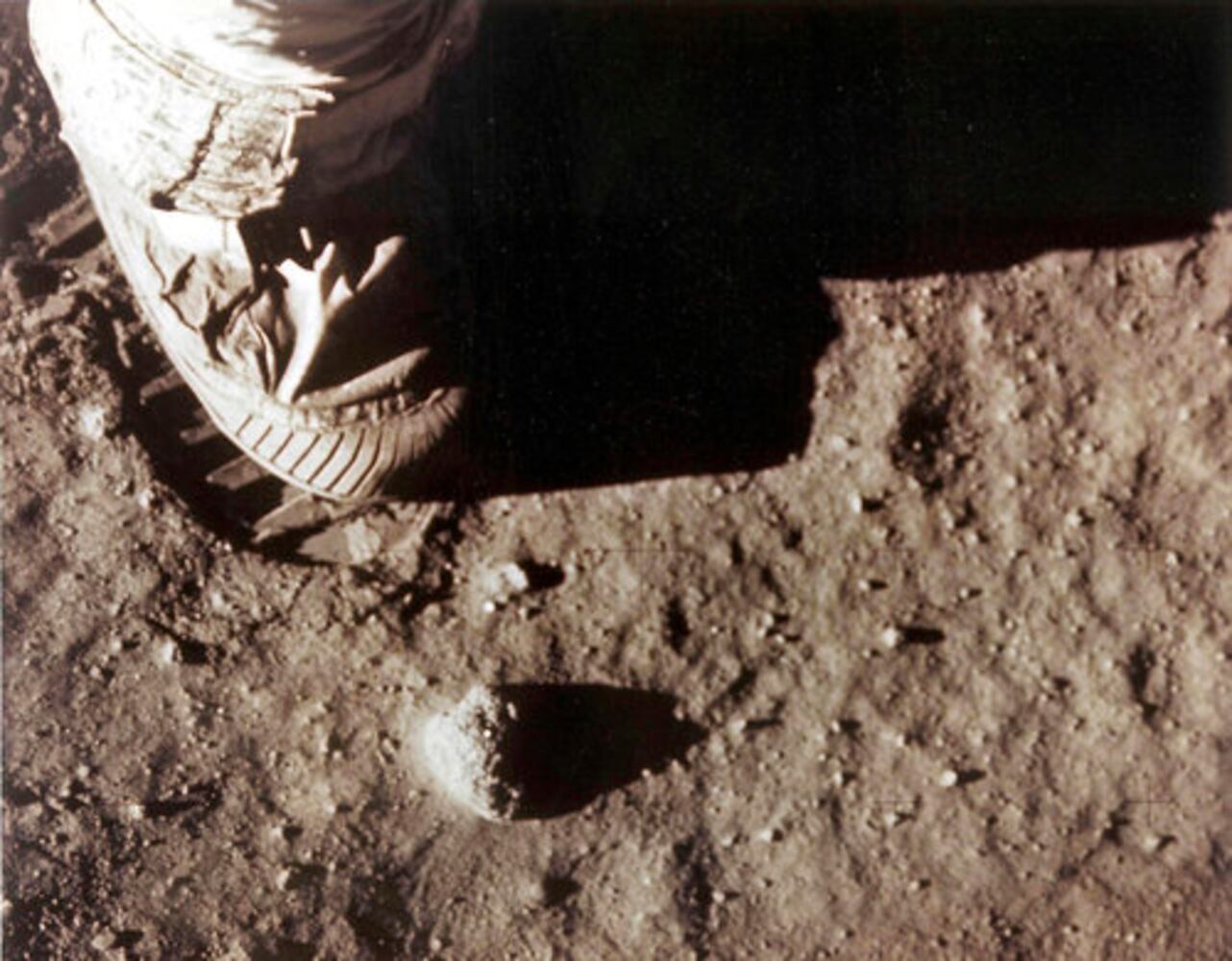 Astronaut Neil Armstrong dies