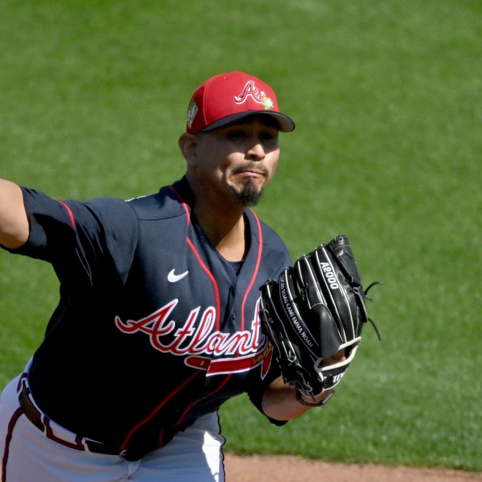 Atlanta Braves pitcher Carlos Carrasco throws a live batting practice session during the first full-squad spring training workouts at CoolToday Park, Sunday, Feb. 15, 2026, in North Port, Fla. (Hyosub Shin/AJC)