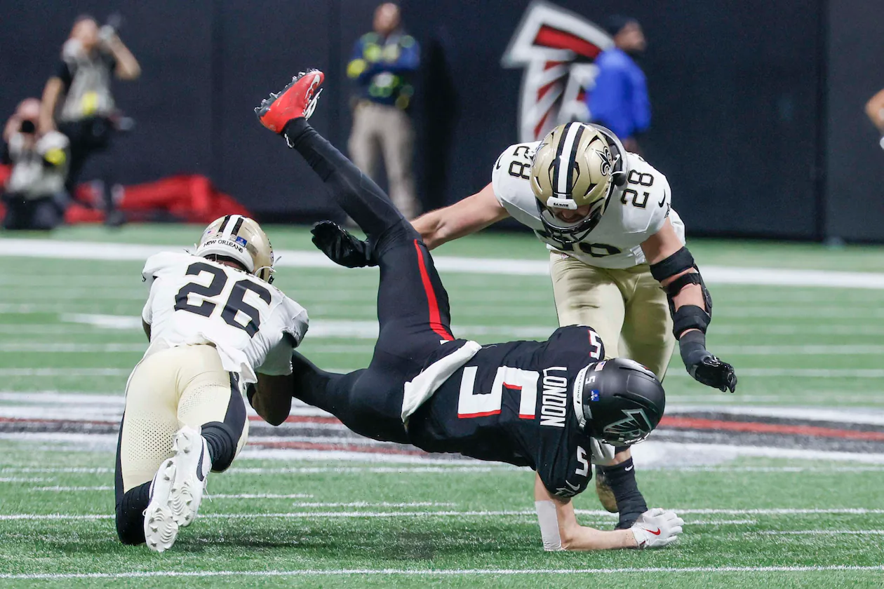 Falcons wide receiver Drake London (center) lands to the ground after a catch against the Saints at Mercedes-Benz Stadium on Sunday, Jan. 4, 2026. Atlanta takes on New Orleans in Week 4. (Miguel Martinez/AJC)