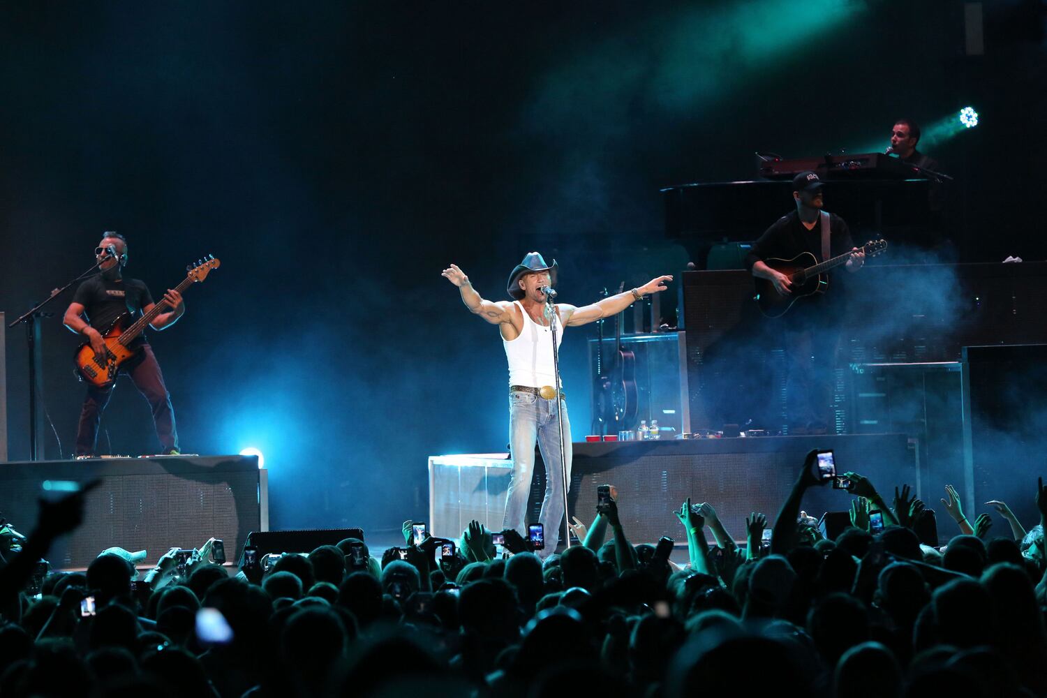 Country music stars play Aaron's Amphitheatre at Lakewood