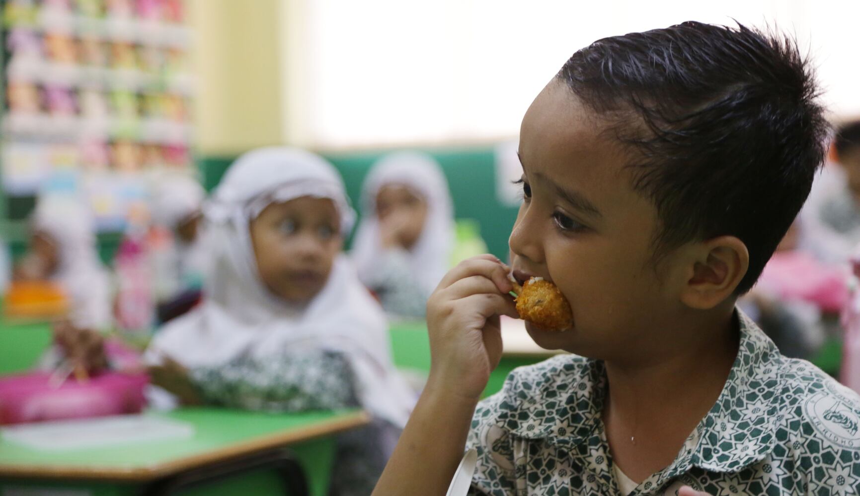 Lunchtime at schools in different countries