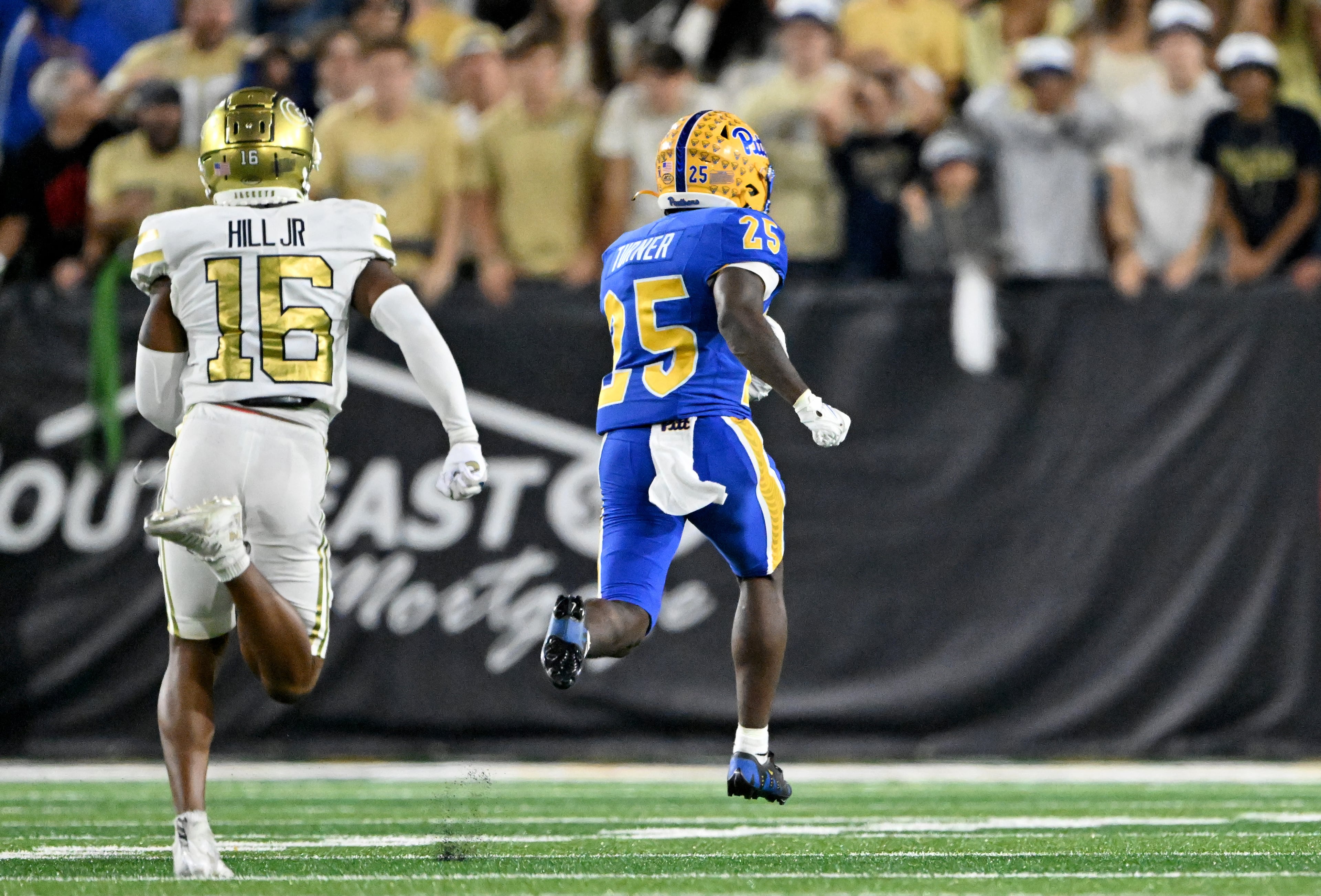 Pittsburgh running back Ja'Kyrian Turner (25) runs for a touchdown during the second half in an NCAA college football game at Bobby Dodd Stadium, Saturday, November 22, 2025 in Atlanta. Pittsburgh won 42-28 over Georgia Tech. (Hyosub Shin / AJC)