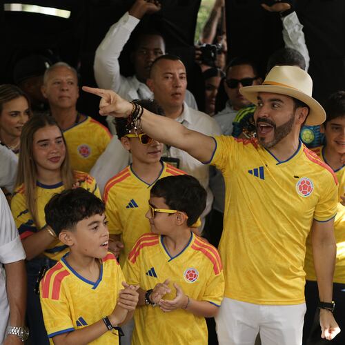Presidential candidate Abelardo de la Espriella of the opposition Defenders of the Motherland movement arrives to vote with his family during the runoff election in Barranquilla, Colombia, Sunday, June 21, 2026. (AP Photo/Ivan Valencia)