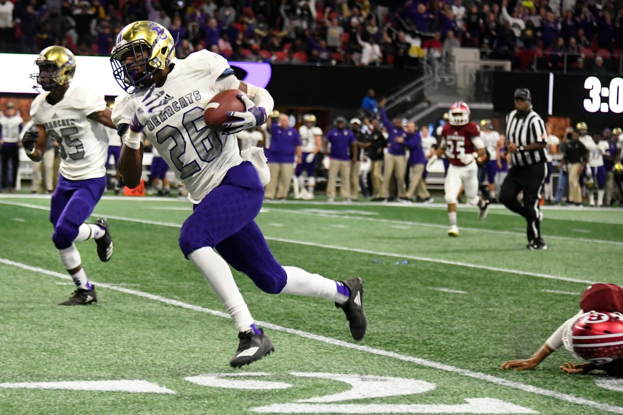 Bainbridge LB Anthony Brooks returns a punt for a touchdown after a Warner Robins punt was deflected off the backside of a player during their class 5A high school championship football game, Tuesday, Dec., 11, 2018, at Mercedes-Benz Stadium, in Atlanta. (John Amis for the AJC)