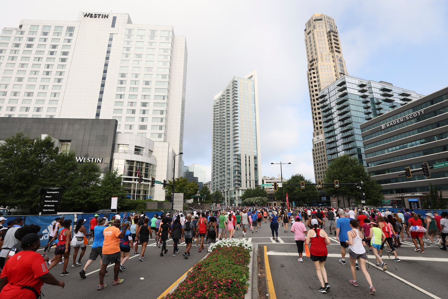Runers in the 53rd running of the Atlanta Journal-Constitution Peachtree Road Race in Atlanta on Monday, July 4, 2022. (Jason Getz / Jason.Getz@ajc.com)