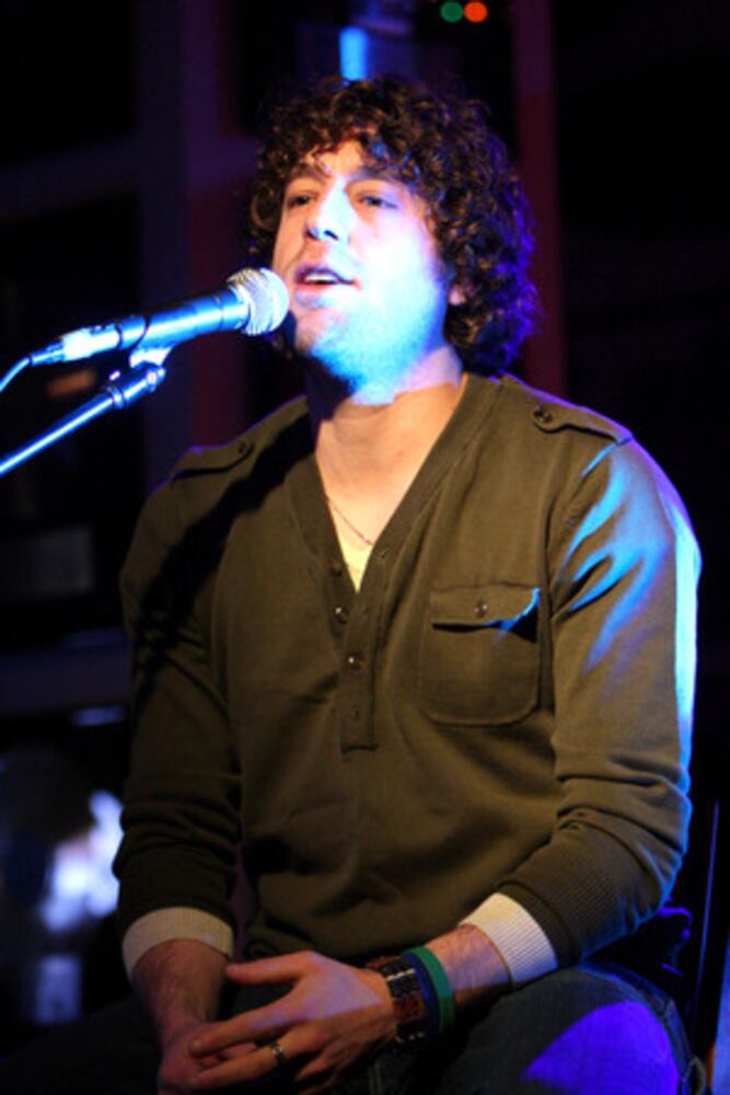 Elliott Yamin's intimate concert at Hard Rock Cafe