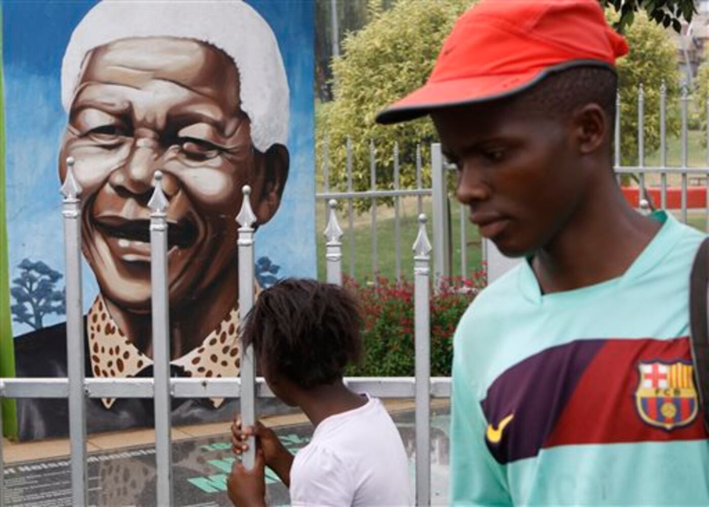 Artistic photos of Nelson Mandela around the world