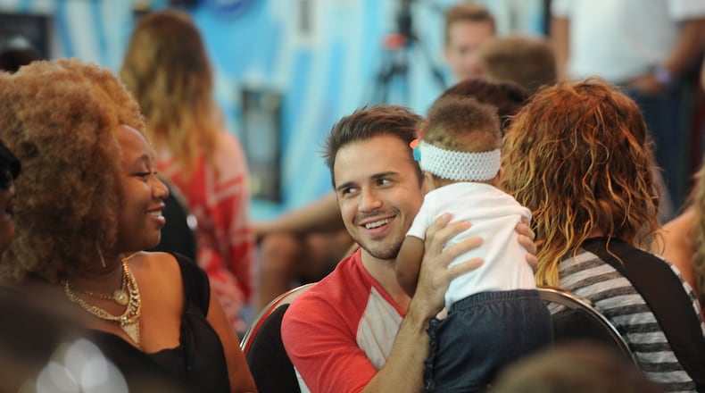 AMERICAN IDOL XV: Little Rock Auditions: Kris Allen shows up for support. His episode is set to air January 7, 2016. . Cr: Michael Becker / FOX.