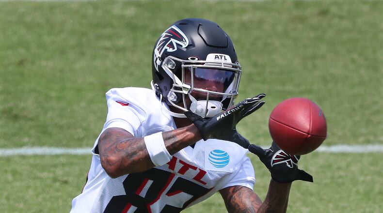Falcons wide receiver Tajae Sharpe catches a pass during OTAs on Tuesday. “Curtis Compton / Curtis.Compton@ajc.com”