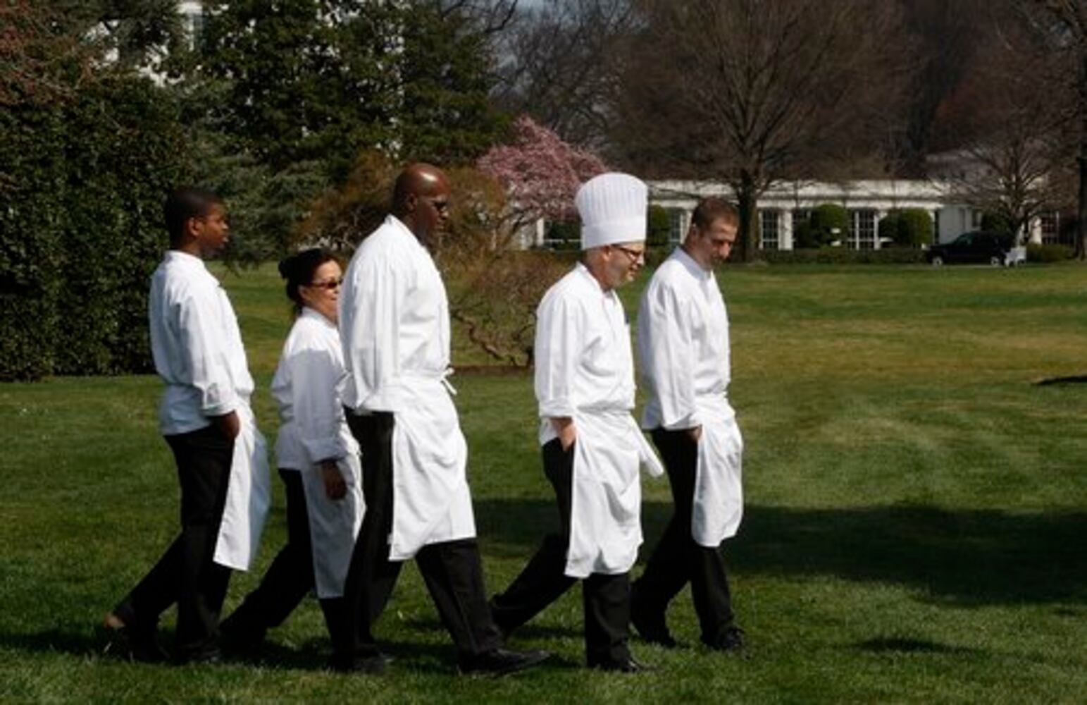 Michelle Obama, schoolchildren start White House garden