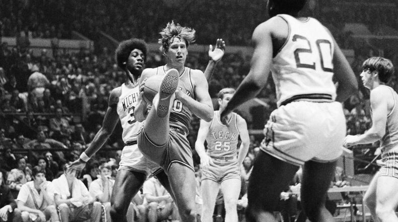 Georgia Tech’s Rich Yunkus (40) grabs a rebound while Michigan’s Ernie Johnson (30) puts on some heat during first-half action of NIT at New York’s Madison Square Garden on Wednesday, March 24, 1971. Georgia Tech’s Jim Thorne (25) is at right. Rich Yunkus burned Michigan with a 27-point, 15-rebound performance to lead Georgia Tech to a 78-70 victory advancing them into the semifinals. (AP Photo/JSJ)