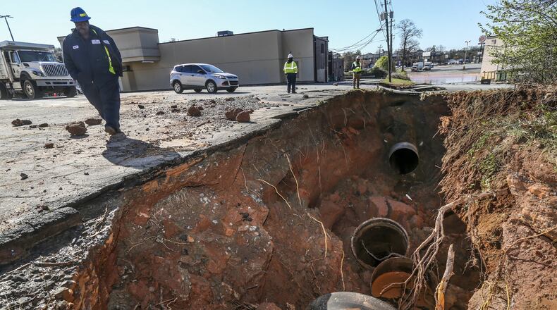 This is the site of a water main break that flooded Buford Highway just north of I-285 Wednesday and compromised water for hundreds of thousands of DeKalb County residents. JOHN SPINK/JSPINK@AJC.COM