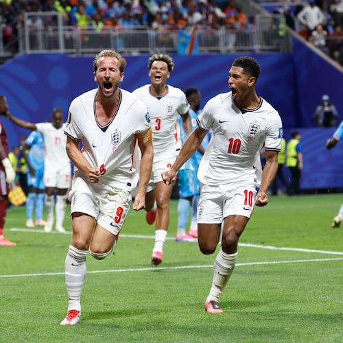England's Harry Kane (9) celebrates after scoring his side's first goal next to his teammate Jude Bellingham (10) and Anthony Gordon (18) during the World Cup round of 32 soccer match between England and Congo in Atlanta, Wednesday, July 1, 2026. (AP Photo/Butch Dill)