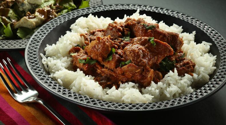 The butter chicken recipe (murgh makhani) from Urvashi Pitre’s “Indian Instant Pot Cooking” comes out of the Instant Pot tasting wildly complex, though it cooks in less than 30 minutes. (Lisa Schumacher/food styling) (Chris Walker/Chicago Tribune/TNS)
