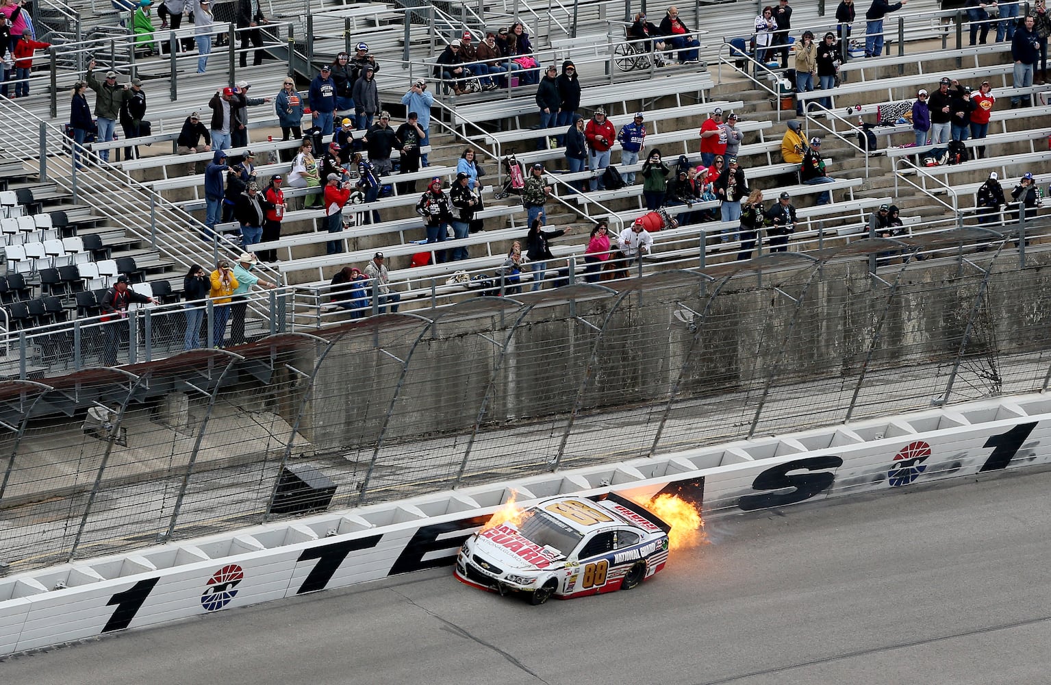 Earnhardt Jr. finishes last after crash