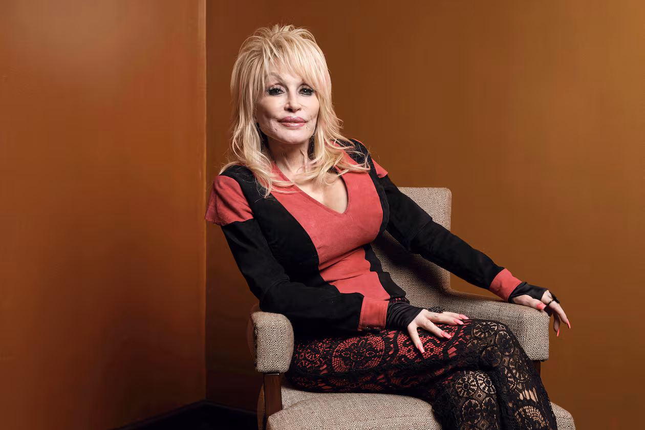Dolly Parton poses at the Carnegie Medal of Philanthropy Ceremony in New York, on Oct. 13, 2022. (Andres Kudacki/AP File)