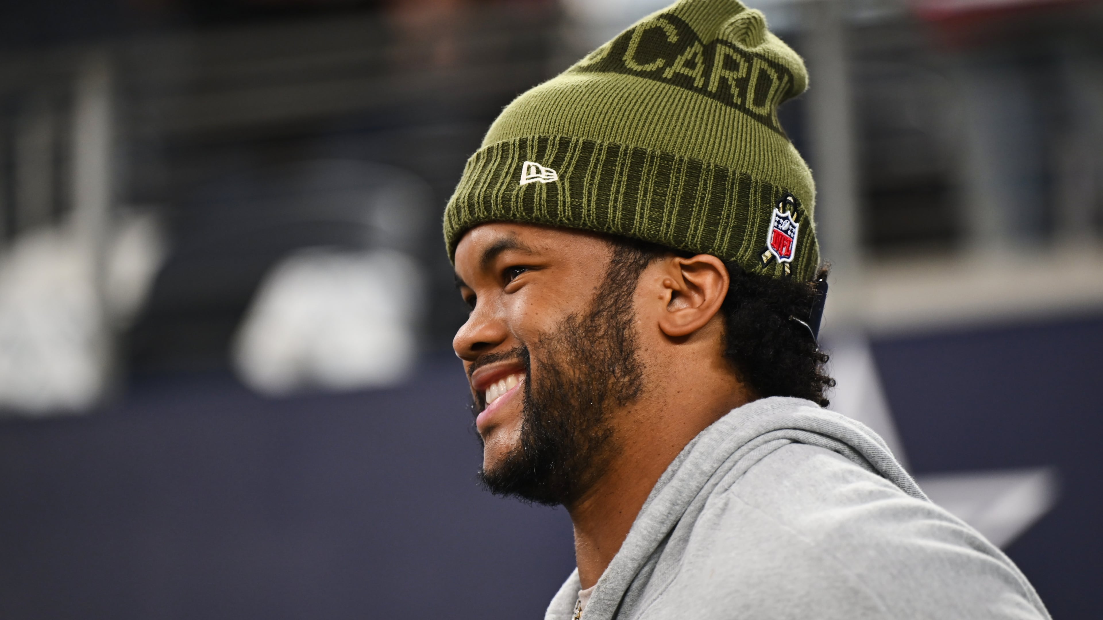 Arizona Cardinals quarterback Kyler Murray works out on the sideline before an NFL football game against the Dallas Cowboys, Monday, Nov. 3, 2025, in Arlington, Texas. (AP Photo/Jessica Tobias)