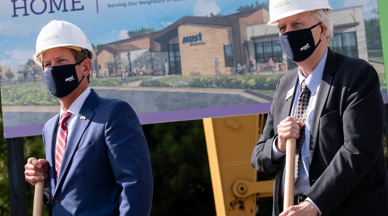 200923-Marietta- Gov. Brian Kemp, left, and Former Gov. Roy Barnes pose for photos during a groundbreaking ceremony for MUST Ministries’ new homeless shelter in Marietta on Wednesday, September 23, 2020. Ben Gray for the Atlanta Journal-Constitution