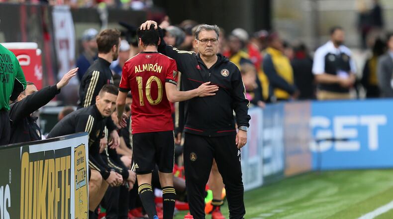 One of Gerardo Martino's (center) challenges in his return as Atlanta United manager will be to help Miguel Almirón (center left), who he managed in Atlanta in 2017-18, rediscover his form after a disappointing 2025 season. Almirón had six goals and seven assists in 31 games after returning to the Five Stripes. (Miguel Martinez/AJC 2017)