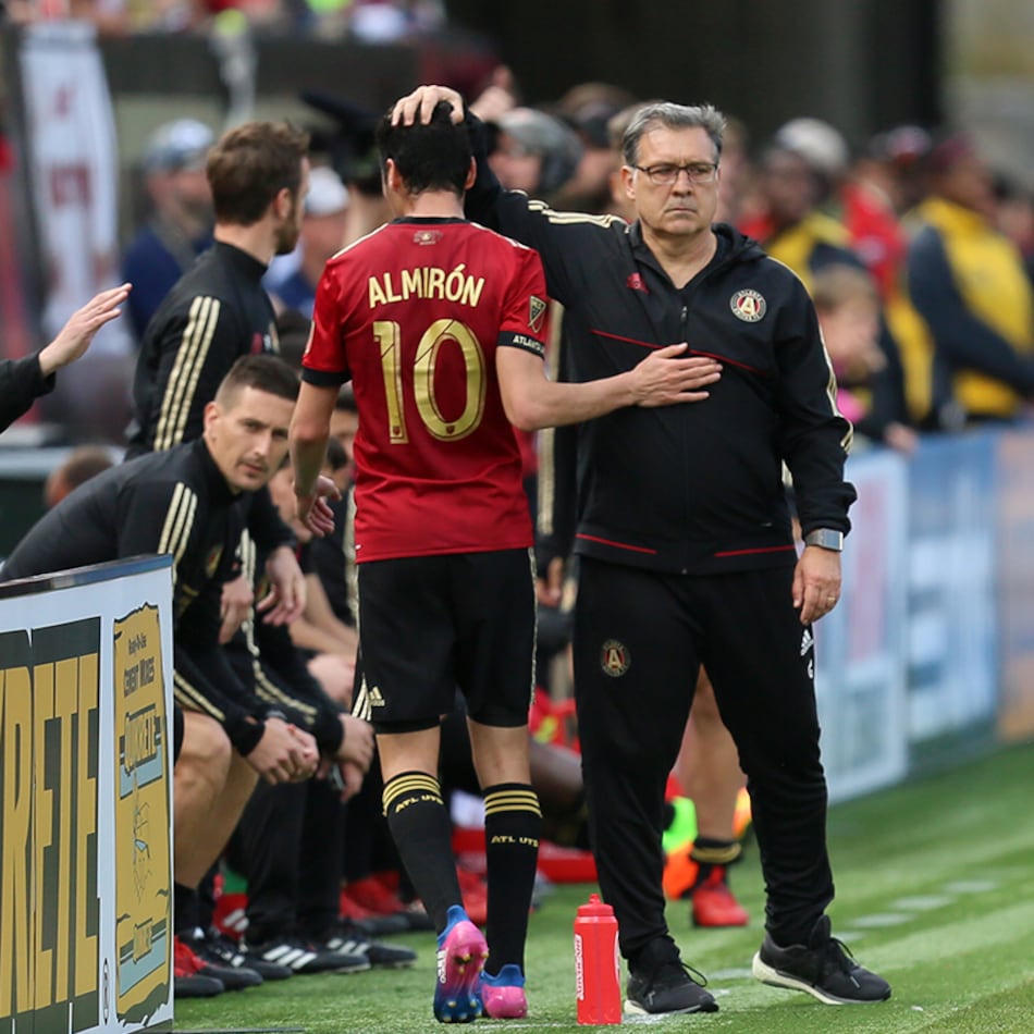 One of Gerardo Martino's (center) challenges in his return as Atlanta United manager will be to help Miguel Almirón (center left), who he managed in Atlanta in 2017-18, rediscover his form after a disappointing 2025 season. Almirón had six goals and seven assists in 31 games after returning to the Five Stripes. (Miguel Martinez/AJC 2017)