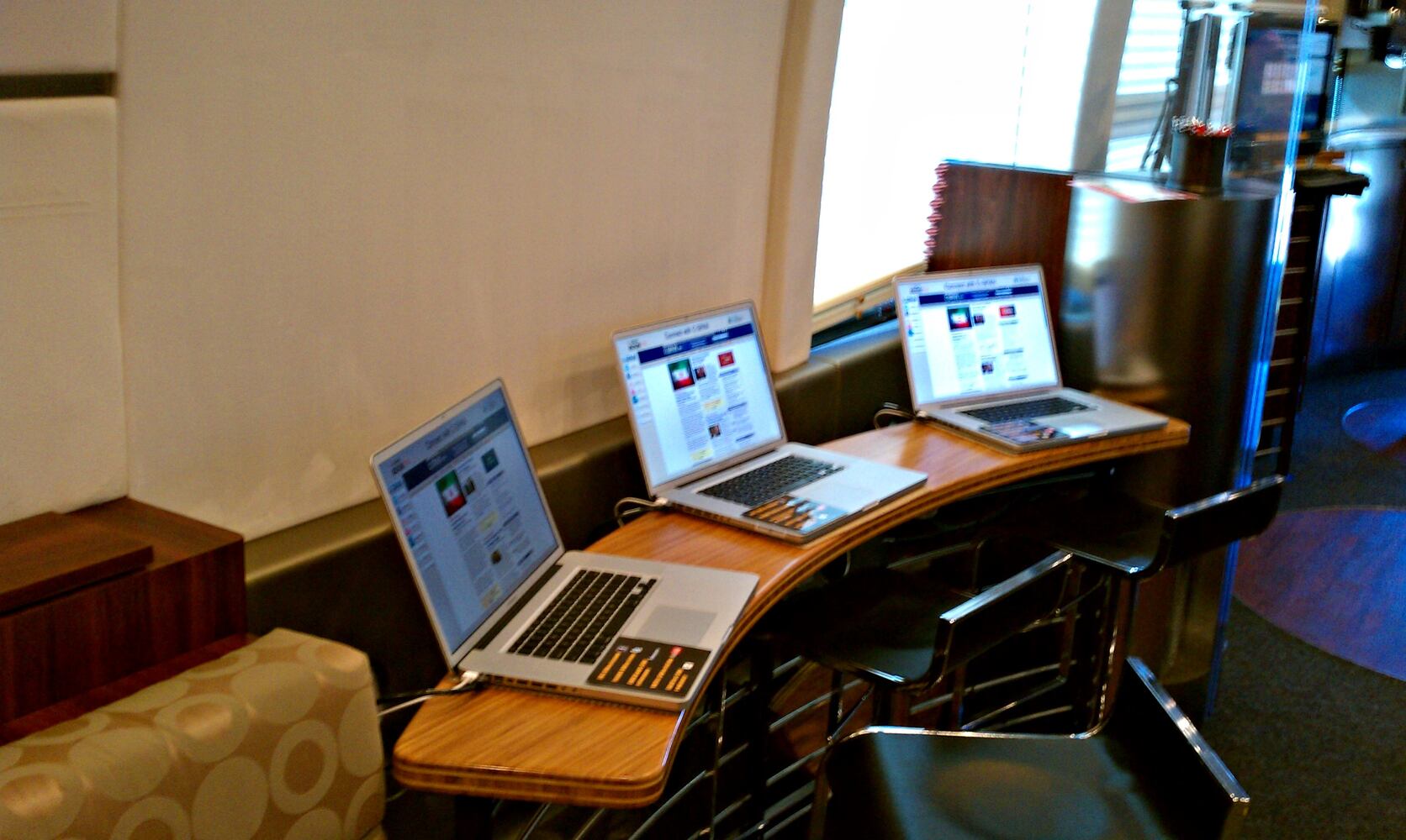 (Photo) Inside and outside the C-SPAN bus