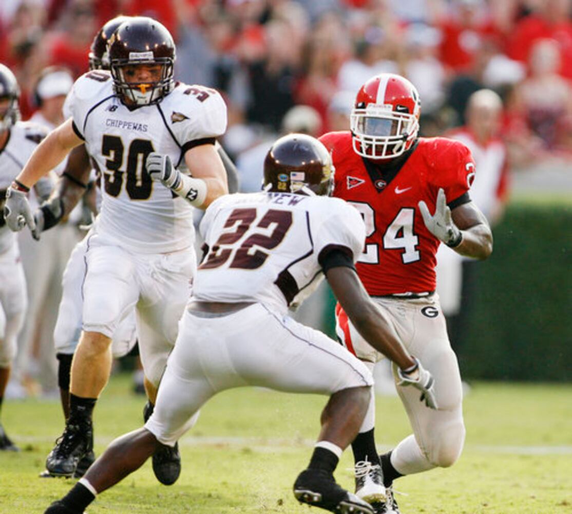 UGA's Knowshon Moreno leaps over Chippewa