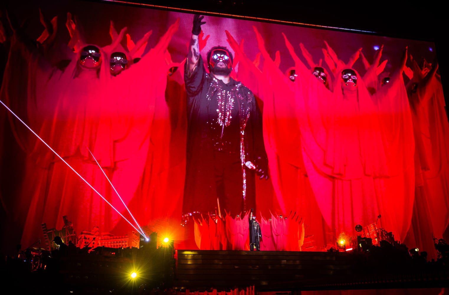The Toronto star wore a chrome mask, a black robe and gloves — mirroring a sorcerer who’s in tune with his powers — during his stop at Mercedes-Benz Stadium on Thursday, Aug. 21, 2025, in Atlanta. (Ryan Fleisher for the AJC)