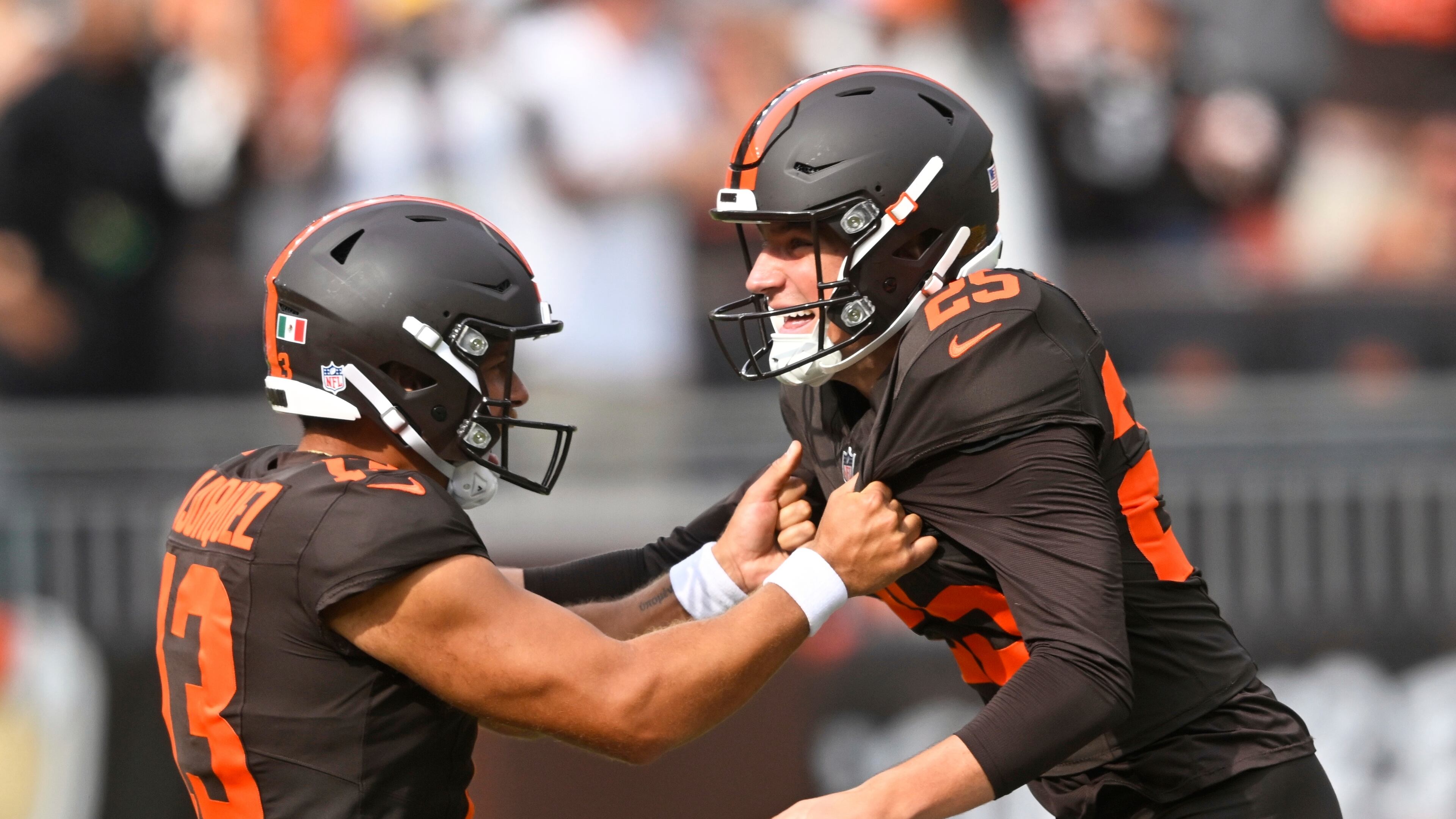 Cleveland Browns' Andre Szmyt celebrates his game-winning field goal with Corey Bojorquez during the second half of an NFL football game against the Green Bay Packers Sunday, Sept. 21, 2025, in Cleveland. (AP Photo/David Richard)