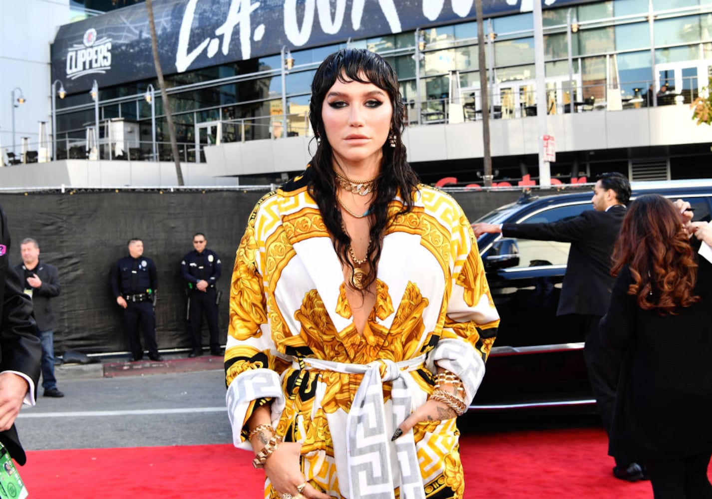 Photos: Taylor Swift stuns at 2019 American Music Awards red carpet
