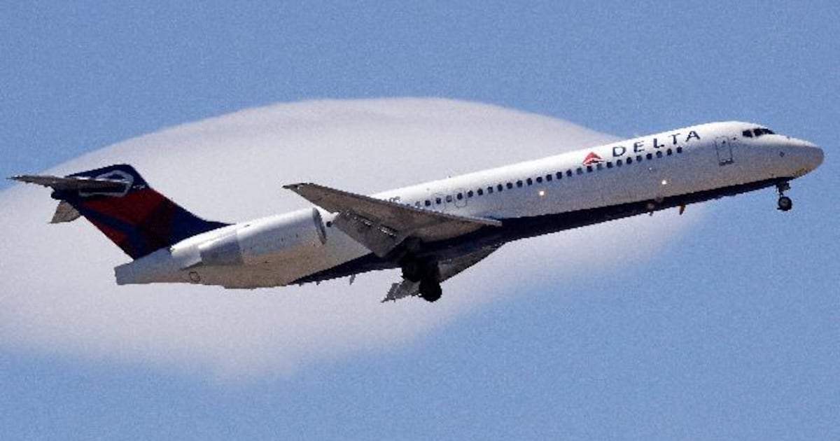 Passengers evacuated via emergency slides from Delta plane at Hartsfield-Jackson - The Atlanta Journal Constitution