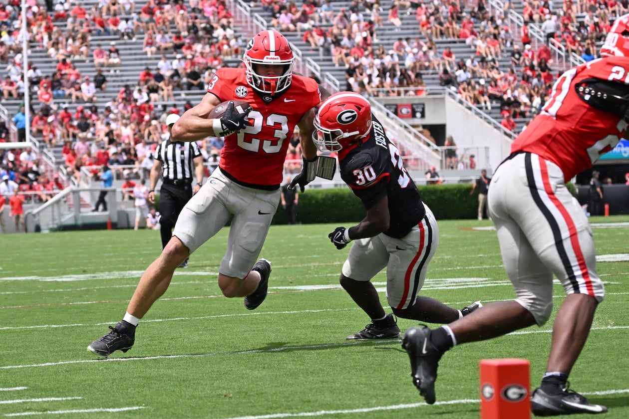 Georgia tight end Jaden Reddell (23) runs past Georgia linebacker Terrell Foster (30) during 2026 G-Day spring football game at Sanford Stadium, Saturday, April 18, 2026, in Athens. (Hyosub Shin/AJC)