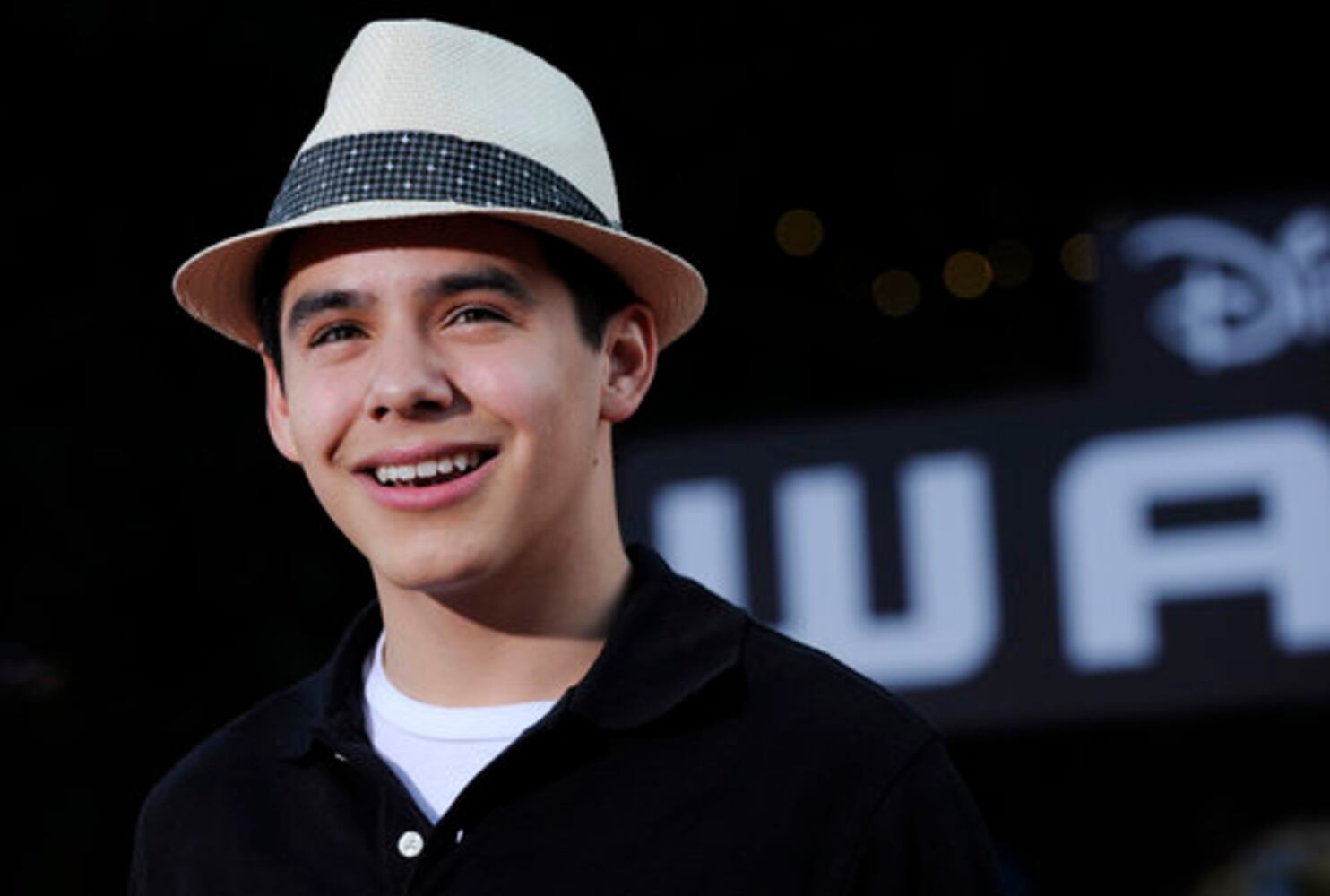 Robot rules the red carpet at "WALL-E" premiere