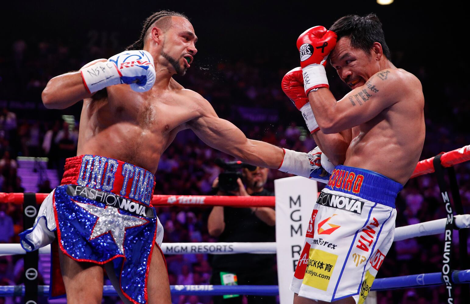 Pacquiao beats Keith Thurman