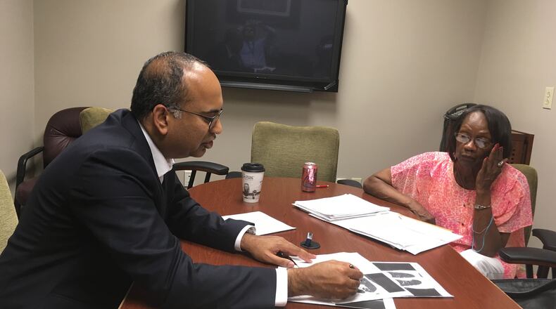 Nirmal Veeramachaneni, a thoracic surgeon at the University of Kansas Hospital, goes over Bettye Givens’ lung scans. Givens, from south Kansas City, had a low-dose CT scan that detected her lung cancer at its earliest stage and was successfully treated. Other smokers don’t have access to the test because not all doctors know about it and Medicare only covers it for health centers that meet stringent requirements. (Andy Marso/Kansas City Star/TNS)