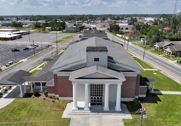 This photo from Aug. 21, 2025, shows that the First Baptist Church in Hazlehurst is still missing the steeple above its main entrance. (Hyosub Shin/AJC)