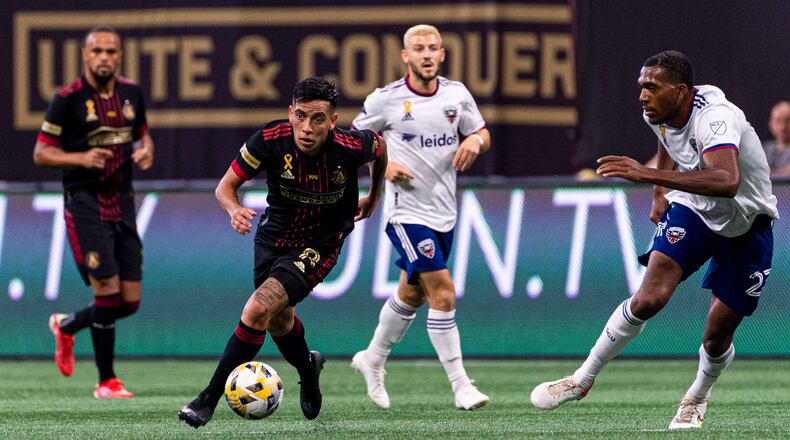 Atlanta United midfielder Ezequiel Barco #8 dribbles the ball during the match against D.C. United Saturday, Sept. 18, 2021, at Mercedes-Benz Stadium in Atlanta. (Mitchell Martin/Atlanta United)
