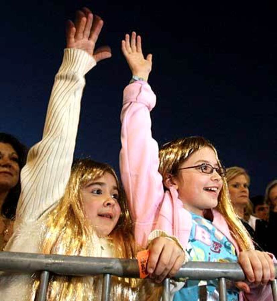 Hannah Montana fans party in Duluth