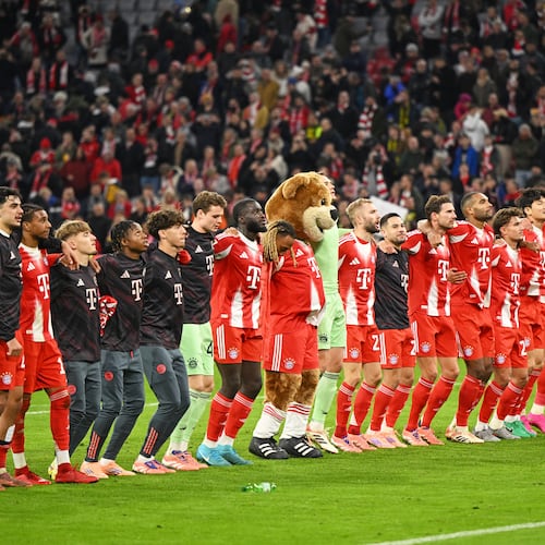 Bayern Munich players celebrate their victory after the Bundesliga soccer match between Bayern Munich and Borussia Dortmund in Munich, Germany, Saturday, Oct. 18, 2025. (AP Photo/Lennart Preiss)