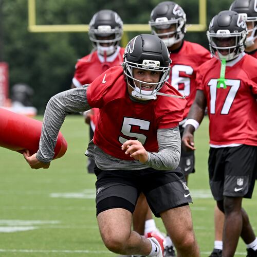 Falcons wide receiver Drake London (center) runs a drill during an OTA workout at the team's training facility Wednesday, May 27, 2026, in Flowery Branch. Atlanta finishes mandatory minicamp Wednesday and will return for training camp six weeks later. (Hyosub Shin/AJC)